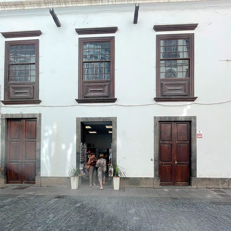Casa Vélez de Ontanilla y del Hoyo de la Guerra. Casa Bibi (BETHENCOURT)